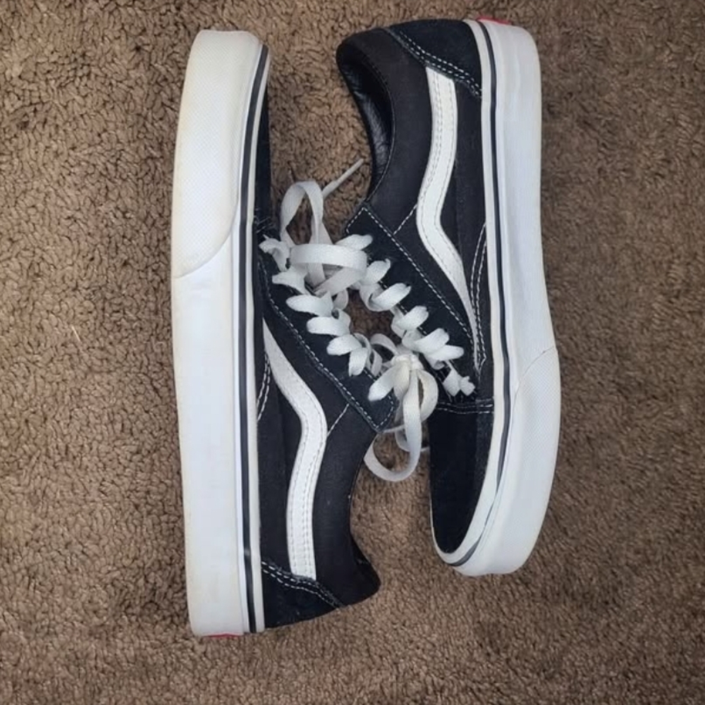 Black Vans Old Skool (Women’s Size 7) - Worn